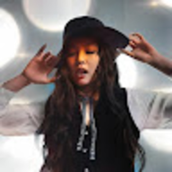 Meet your Posher, Mirrah - Picture 1 of 1